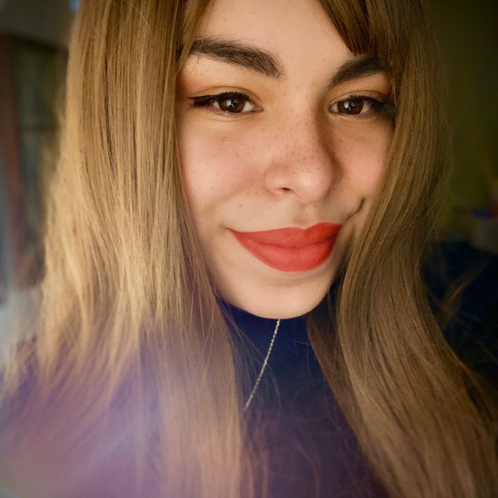 Meet your Posher, Mireya